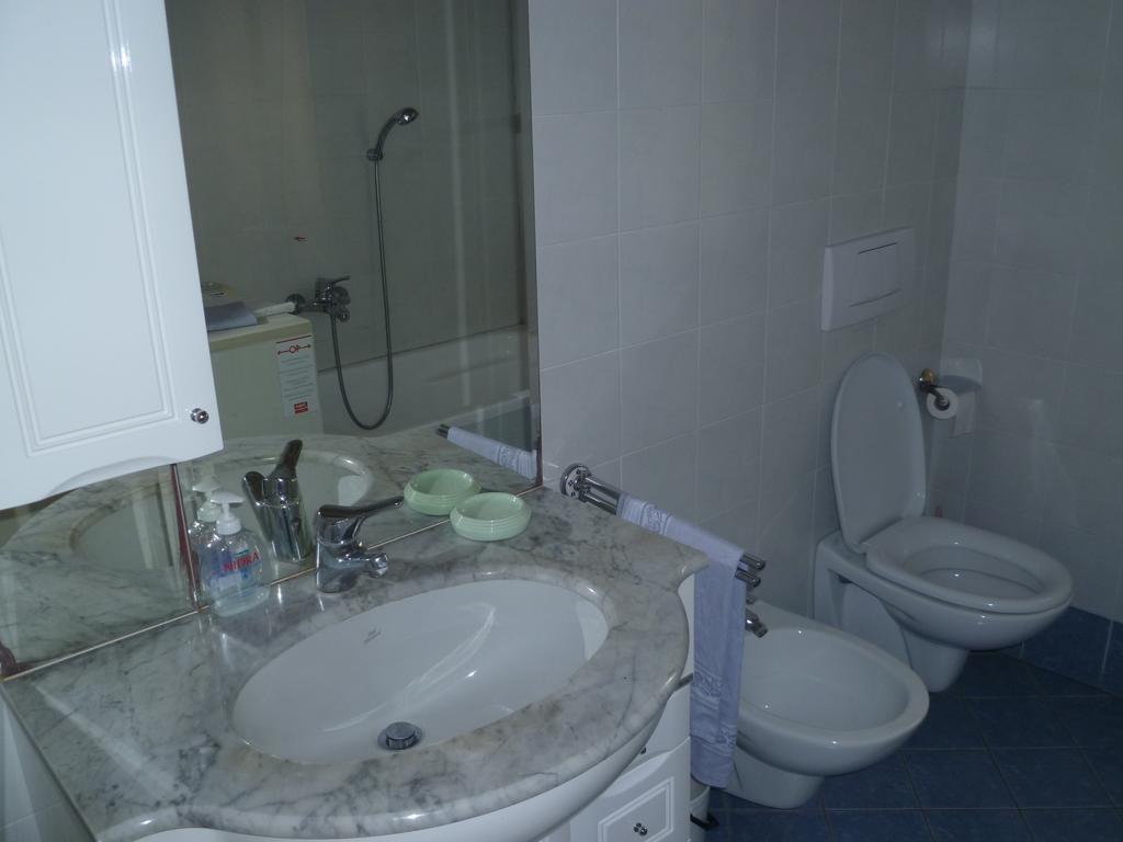 Nido Del Tadini Villa Lovere Room photo